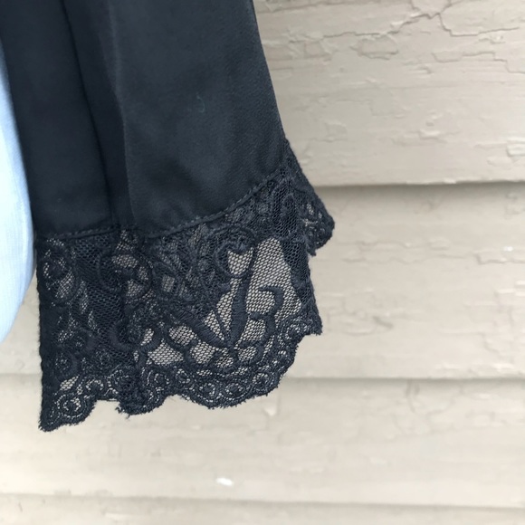 ☀️☀️☀️ 4/$20 Jealous Tomato deep V shirt with lace cuffs - Picture 3 of 6